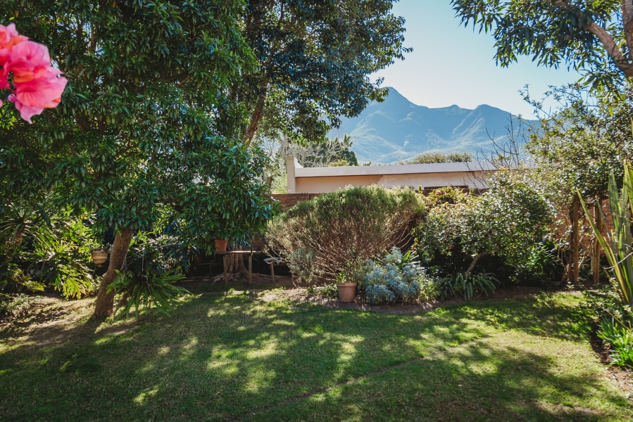 4 Bedroom Property for Sale in Glen Barrie Western Cape